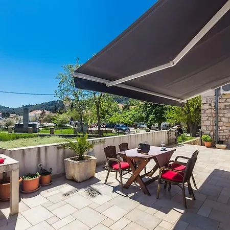 Slanac 2 Apartman Veli Iž