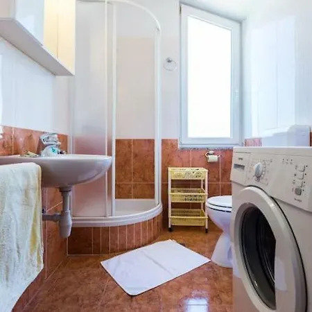 Apartment Slanac 2 Veli Iz